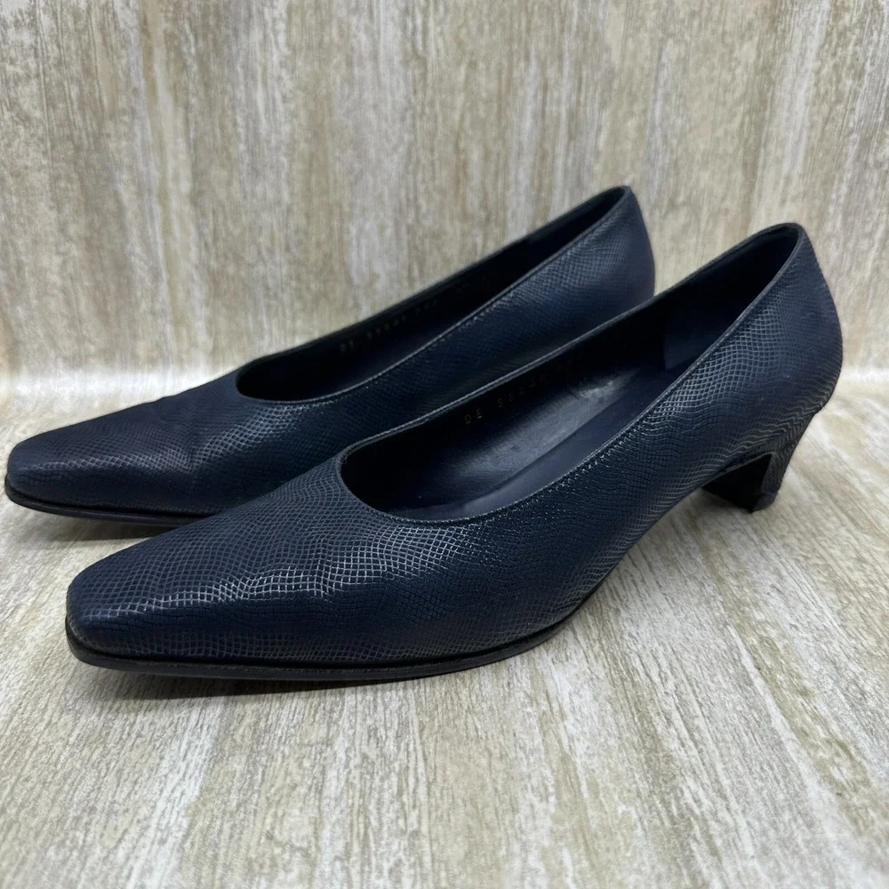Women' Salvadore Ferragamo Navy‎ Blue Kitten Heeled Shoes 6.5B Made In Italy